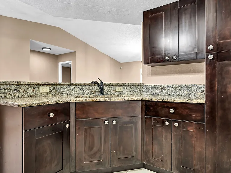 2610 E Lake Ave — Photo 12