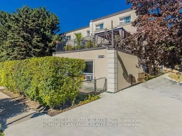 5879 Bathurst St #213, Toronto, ON M2R 1Y7