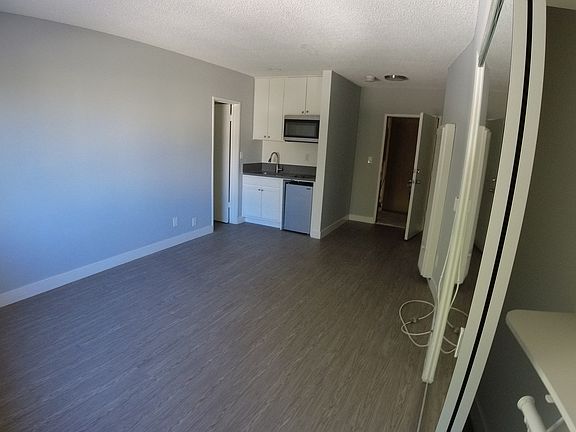 4th image of 151 N Hoover St #12A