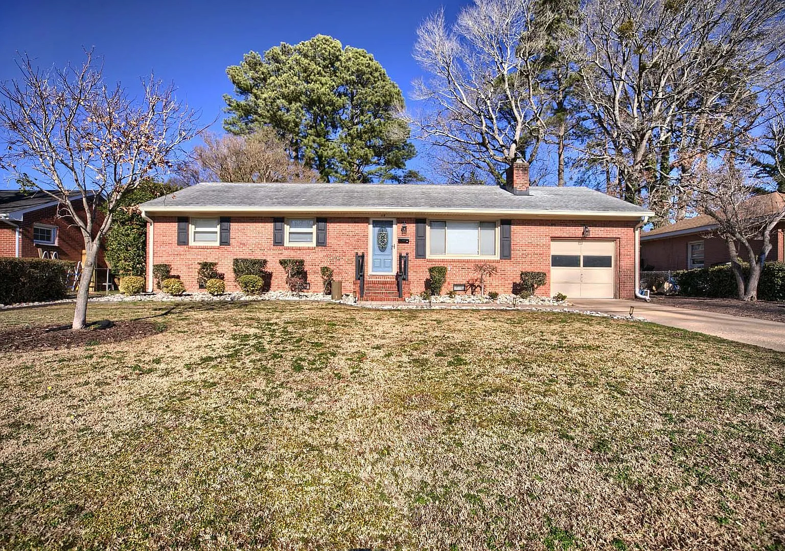 3 bed, 1.5 bath, 1215 sqft, $2,200 — Photo 2