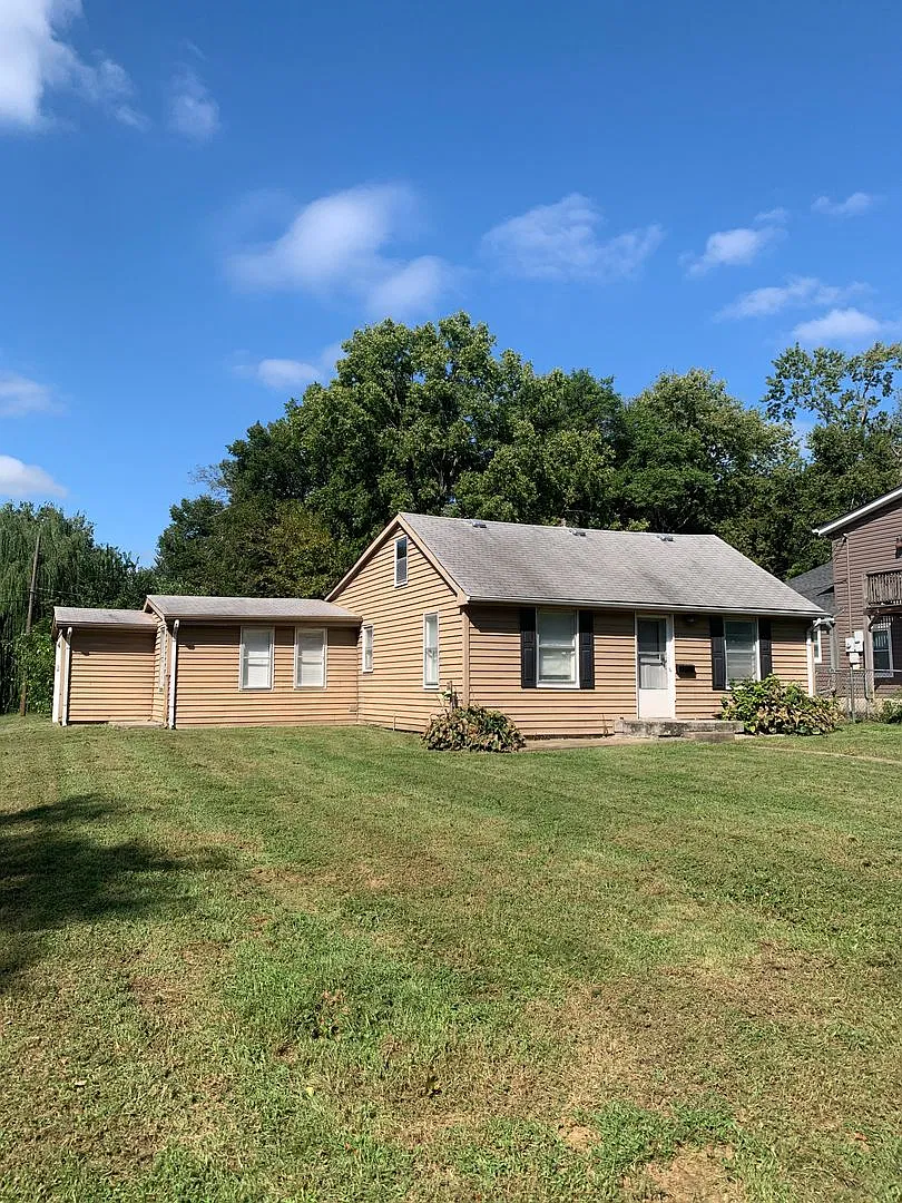 3BR/2BA Waldo Bungalow - Large Fenced Yard, 1-Car Garage, & Washer/Dryer Hook Ups — Photo 1
