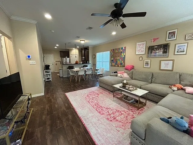 5 bed, 1875 sqft, $3,600 — Photo 4