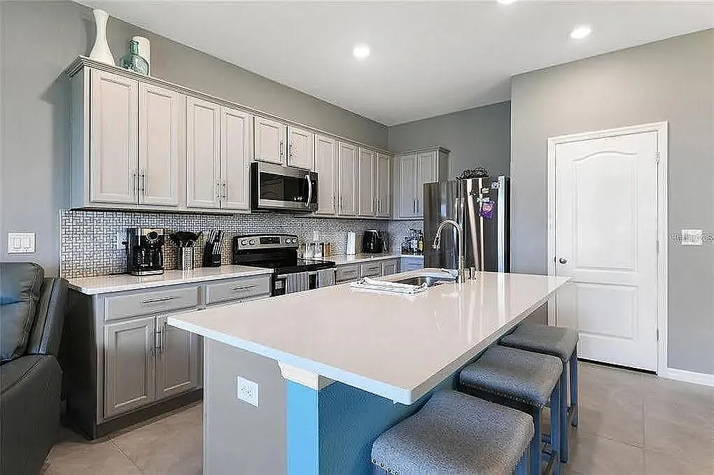 3 bed, 1673 sqft, $2,100 — Photo 2