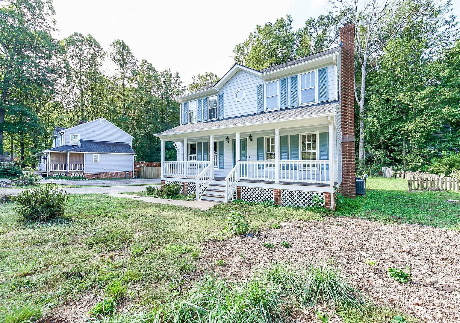 Welcome to 7114 Deer Thicket Dr, a spacious 3-bedroom, 2.5-bathroom single-family home offering a... — Photo 4