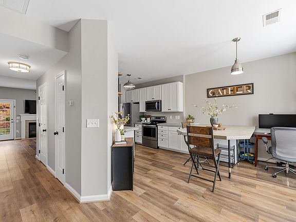 2nd image of 218 Spring Crossing Cir