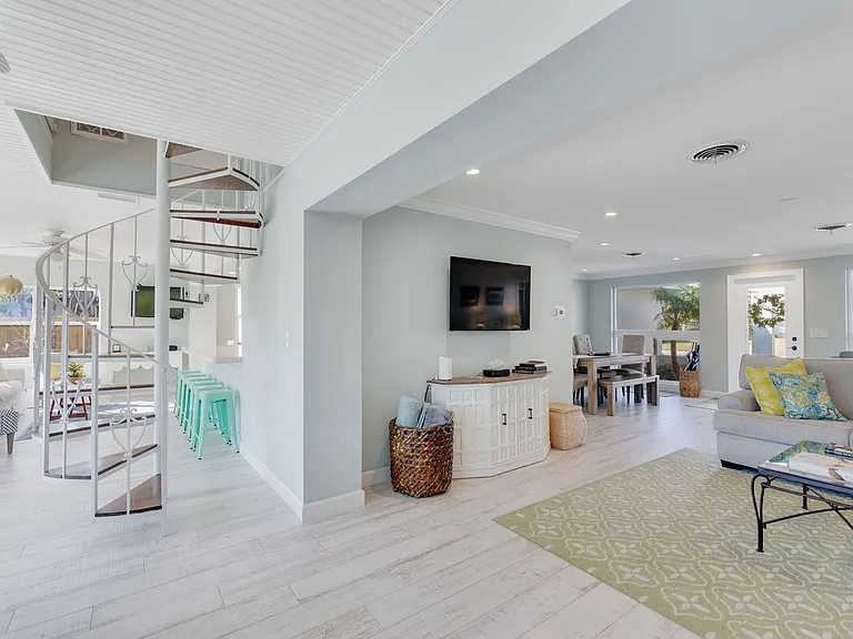 610 Honeysuckle Ln — Photo 11