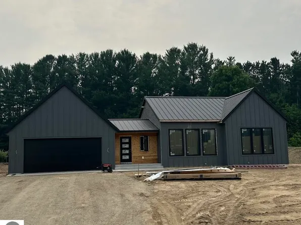 4107 Fireside Trl, Traverse City, MI 49685