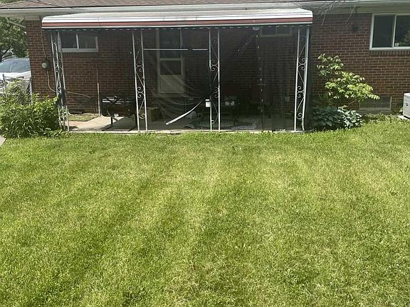 3rd image of 23672 Wellington Ave