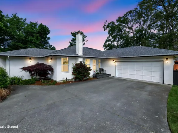4008 Bow Rd, Saanich, BC V8N 3B1