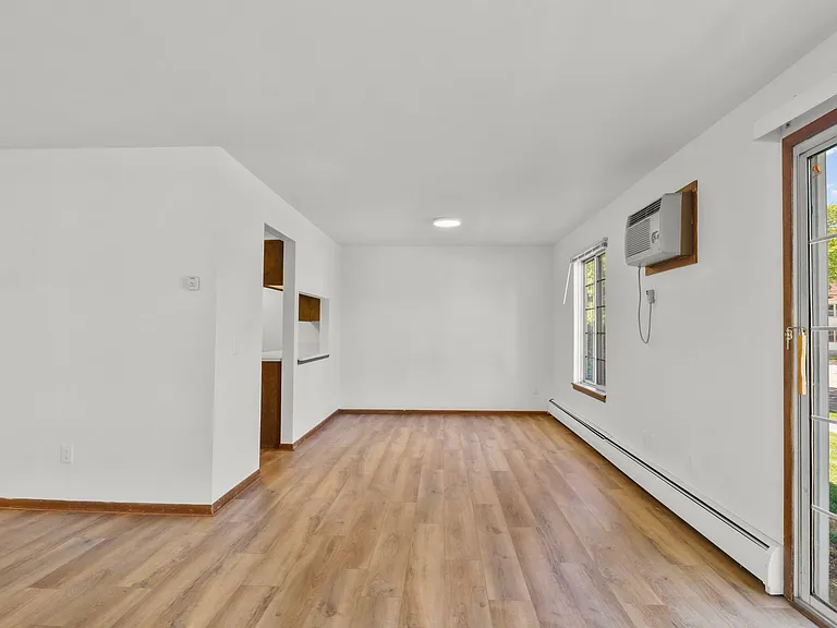 526 W Franklin St #4 — Photo 22