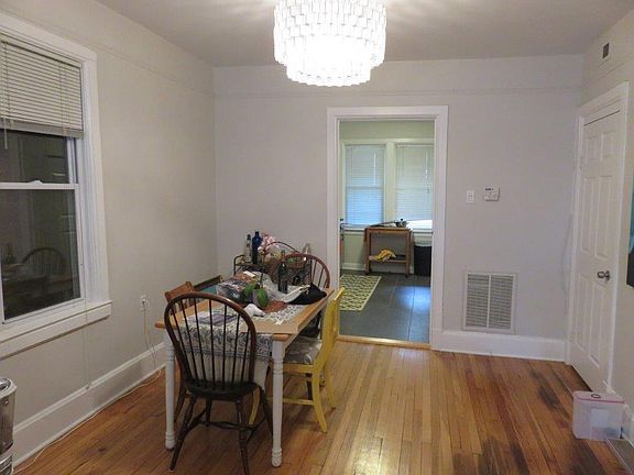 5th image of 1082 N Marshfield Ave #2S