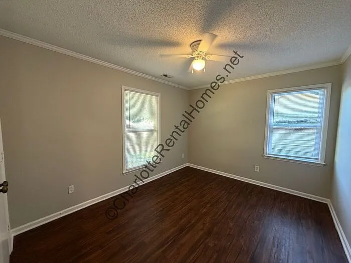 1619 Teddington Dr — Photo 8