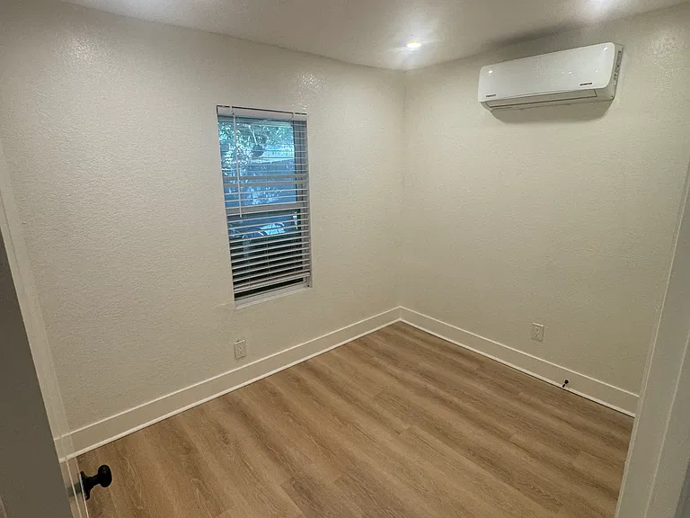 2243 Auburn St S #1 — Photo 5