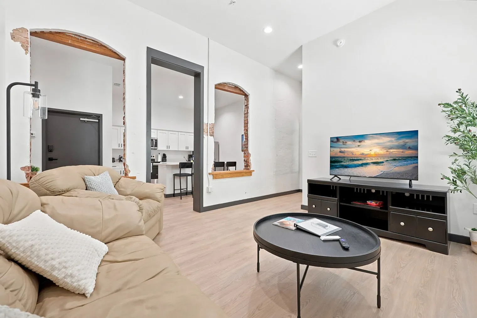 2 bed, 2.0 bath, 861 sqft, $3,986 — Photo 1