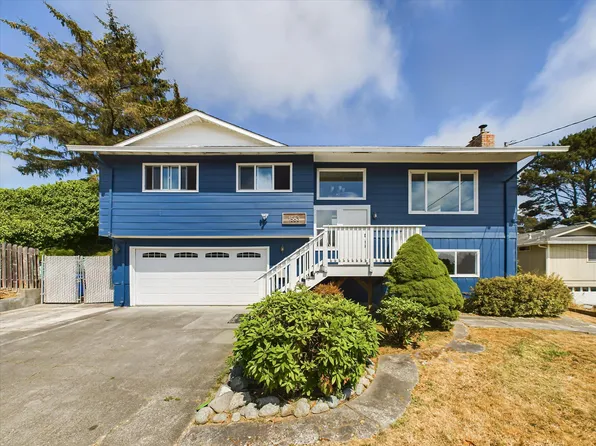 1563 Salmon Ave, McKinleyville, CA 95519
