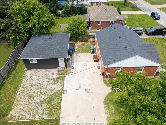 3rd image of 3495 Longfellow Ave
