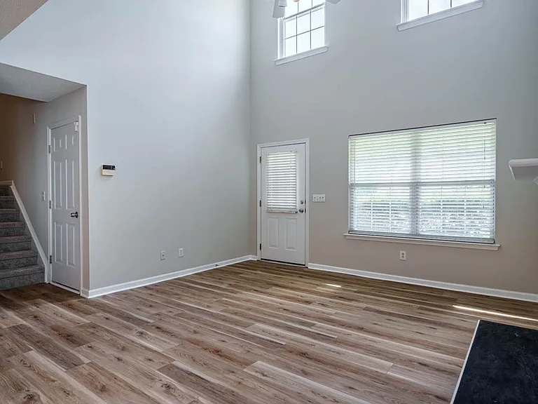 101 Thorncrest Dr — Photo 16