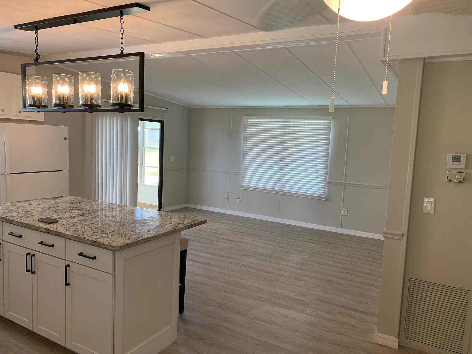 2 bed, 1000 sqft, $1,375 — Photo 3