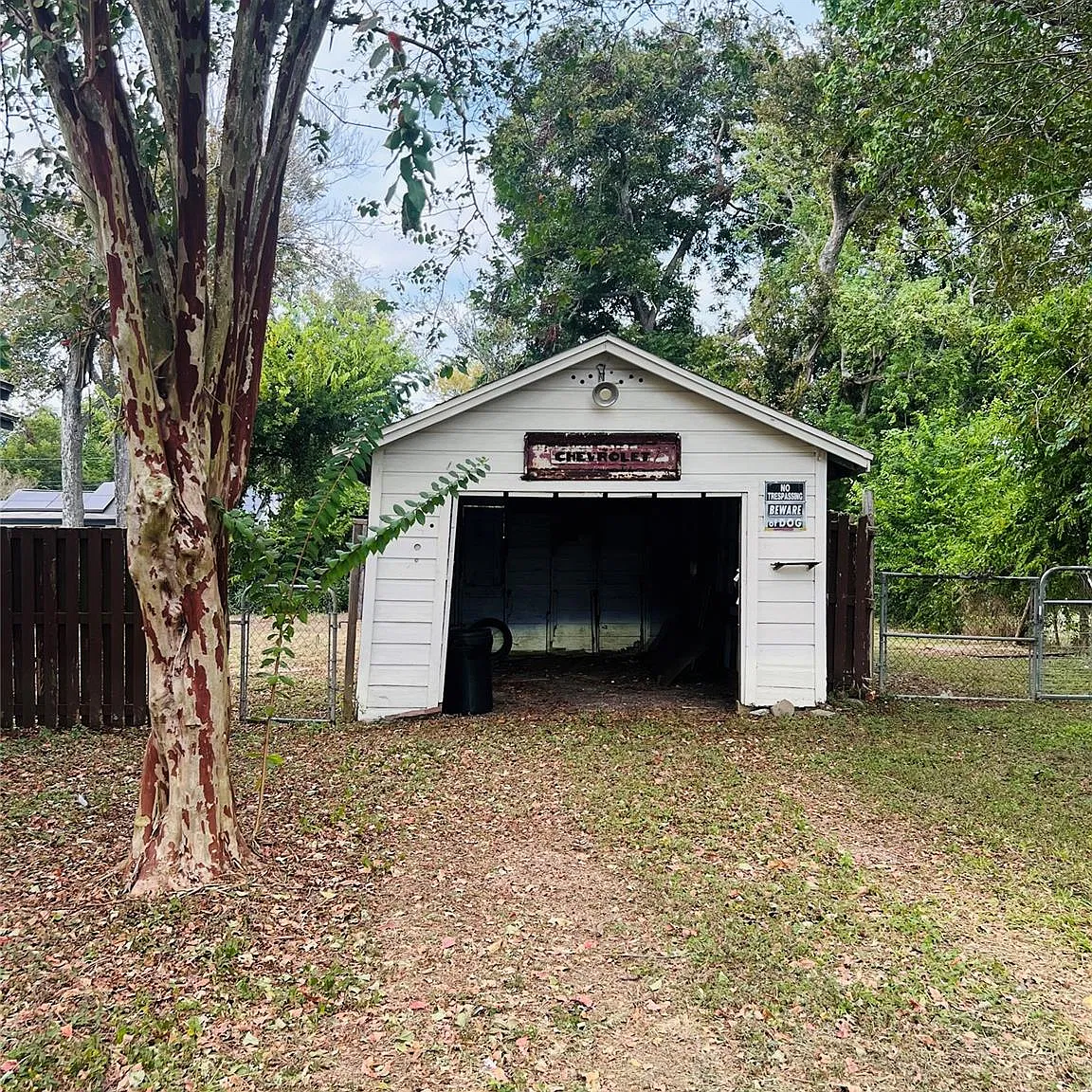 2 bed, 1.0 bath, 732 sqft, $1,100 — Photo 2