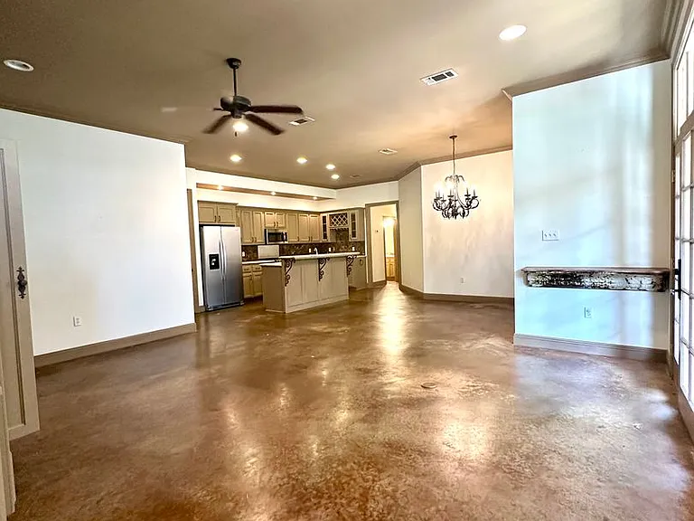 10243 Hillmont Ave — Photo 6