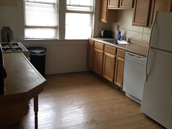 4th image of 1864 N Cambridge Ave #1