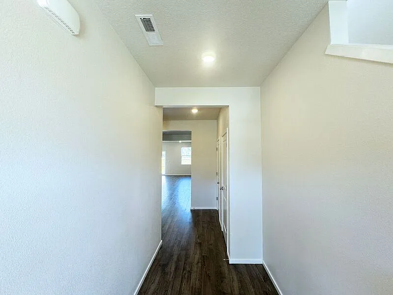 5 bed, 3.0 bath, 2535 sqft, $3,295 — Photo 2