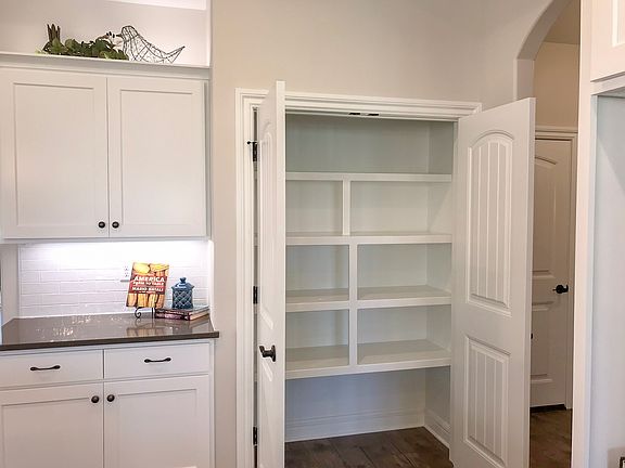 3rd image of 1025 E Clearlake St #7M712O
