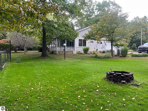 5th image of 441 Lakewood Dr
