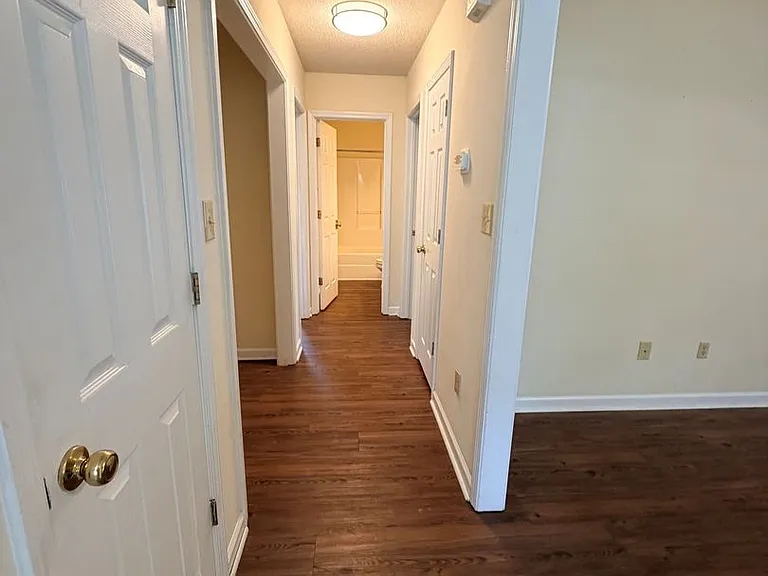 104 Brazington Ct — Photo 7