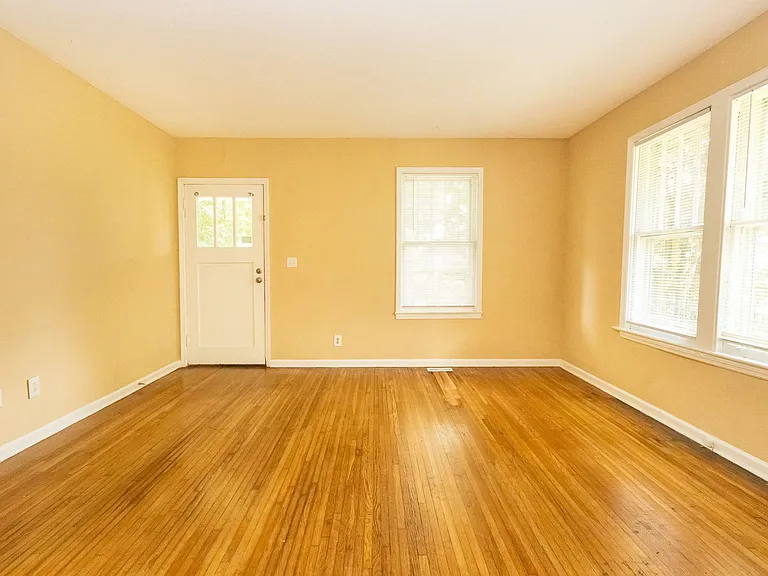 615 Barton Ave — Photo 8