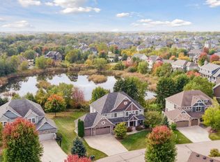 8 Leaf Wing Dr, North Oaks, MN 55127