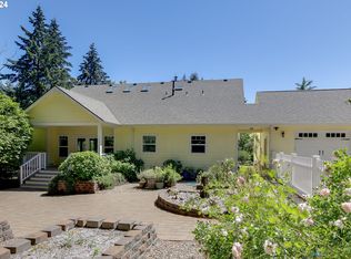 25125 Paradise Dr, Junction City, OR 97448