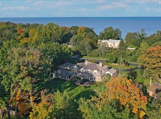 318 Bluffs Edge Dr, Lake Forest, IL