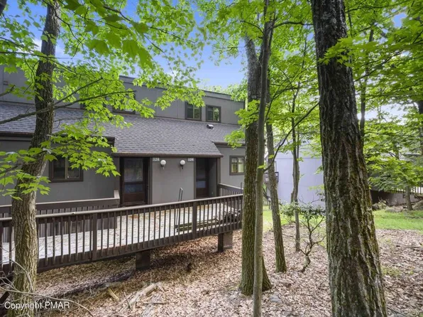 126 Cross Country Ln, Tannersville, PA 18372