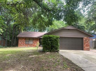 528 Woodland Dr, Midwest City, OK 73130