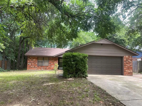 528 Woodland Dr, Midwest City, OK 73130