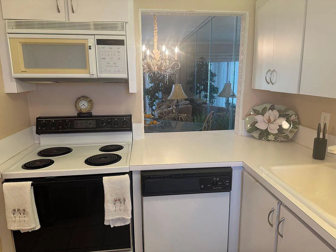 2 bed, 2.0 bath, 1000 sqft, $1,600 — Photo 3
