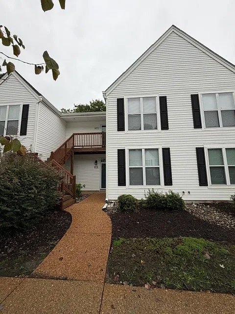 2 bed, 1070 sqft, $1,800 — Photo 1