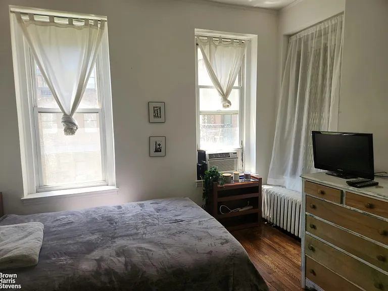 212 E 13th St #2C — Photo 3