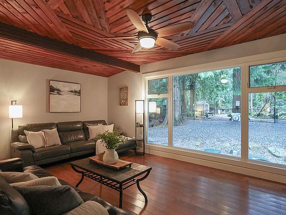 5th image of 11277 Graham St