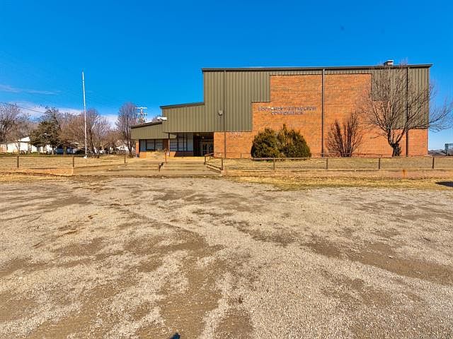 1st image of 300 E Pine St