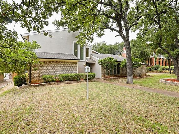 4th image of 2108 Woodbrook St