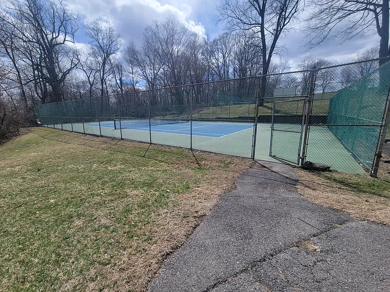 Tennis Courts! pic#1