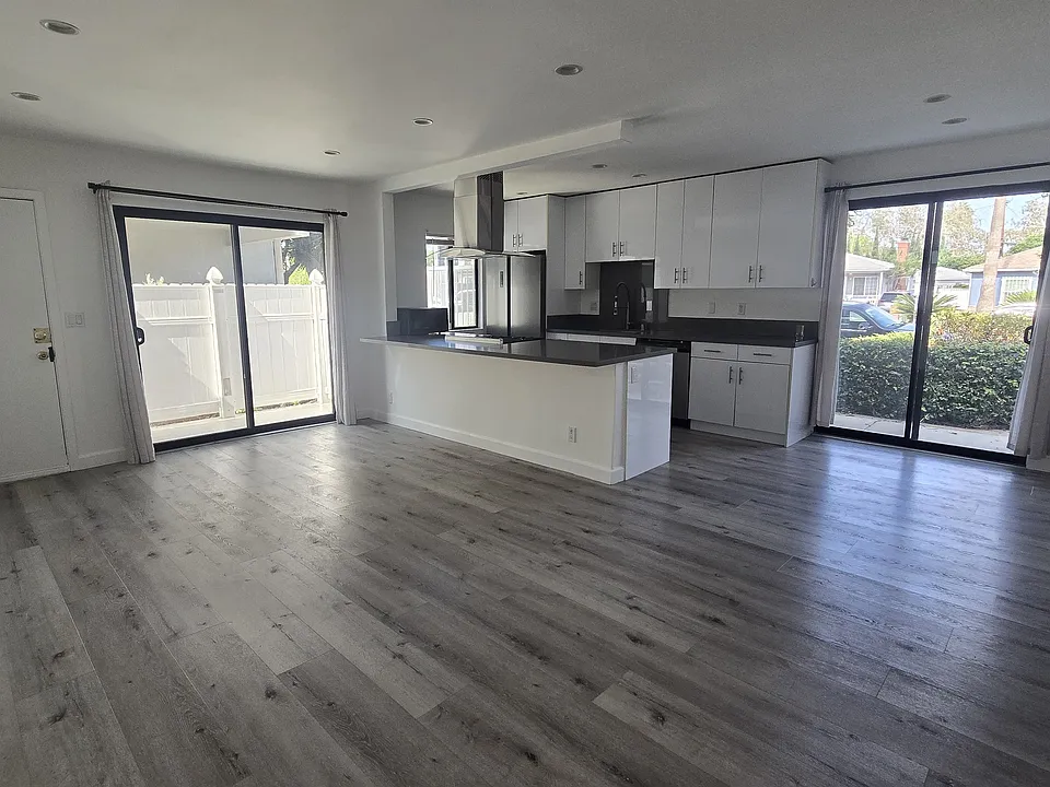 4241 McLaughlin Ave #1