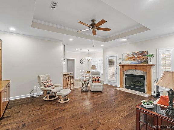 3rd image of 127 Glencoe Way