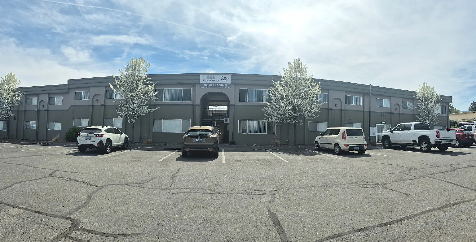 Evergreen Apartments — Photo 1