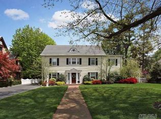 7 Nassau Blvd, Garden City, NY 11530