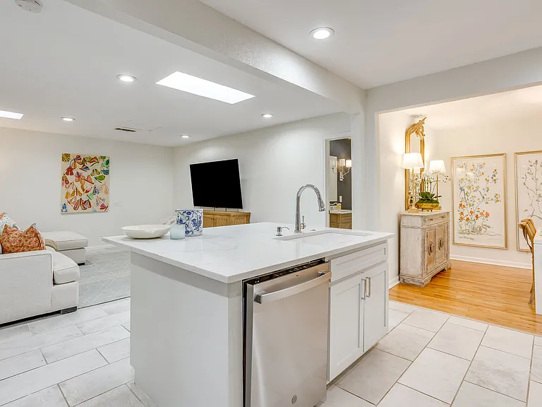 2541 Walsh Ct — Photo 16
