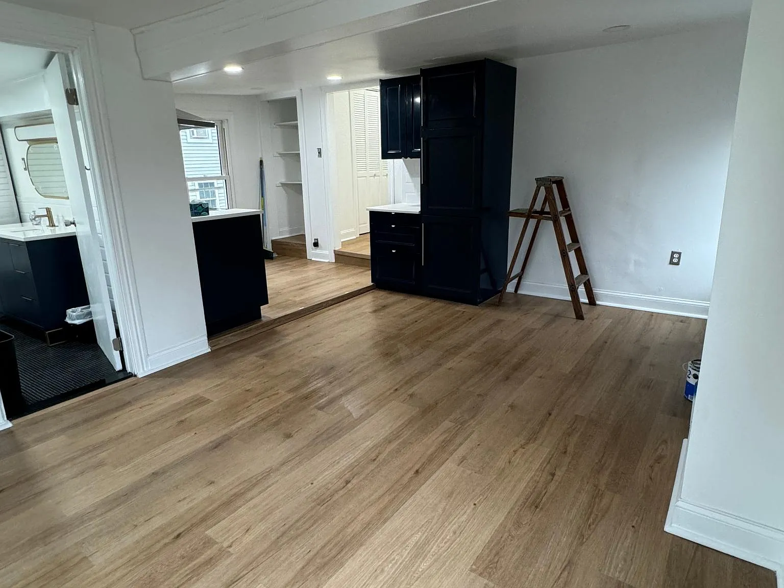 3 bed, 1000 sqft, $2,600 — Photo 3
