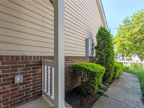 5th image of 4859 Honeylocust Ln #49